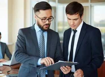 Provides expertise on legal matters and compliance. - 爱游戏游戏APP